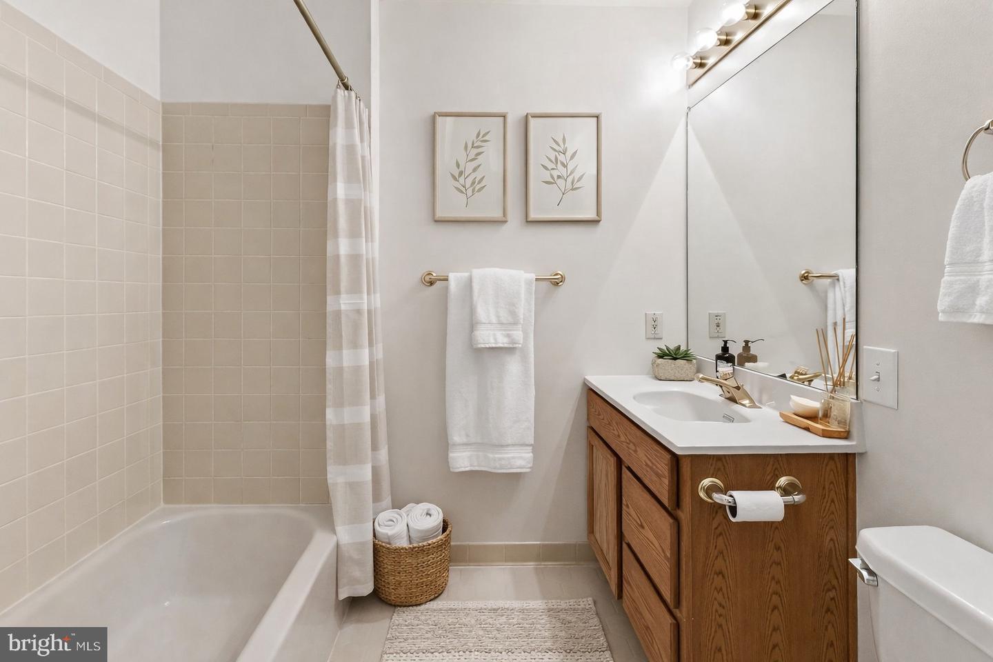 15470 MEHERRIN DR, CENTREVILLE, Virginia 20120, 4 Bedrooms Bedrooms, ,3 BathroomsBathrooms,Residential,For sale,15470 MEHERRIN DR,VAFX2287654 MLS # VAFX2287654