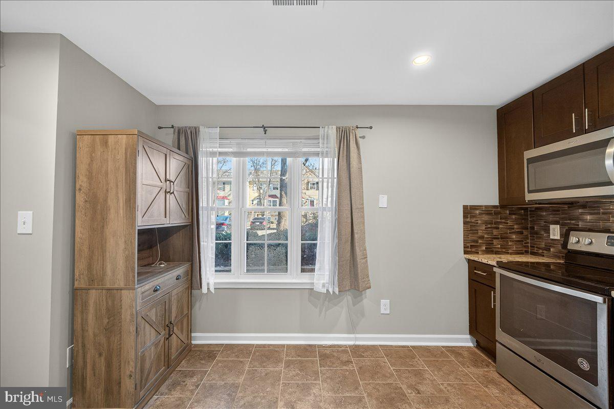 16294 TACONIC CIR, DUMFRIES, Virginia 22025, 2 Bedrooms Bedrooms, ,2 BathroomsBathrooms,Residential,For sale,16294 TACONIC CIR,VAPW2111324 MLS # VAPW2111324 16294 TACONIC CIR, DUMFRIES, Virginia 22025, 2 Bedrooms Bedrooms, ,2 BathroomsBathrooms,Residential,For sale,16294 TACONIC CIR,VAPW2111324 MLS # VAPW2111324