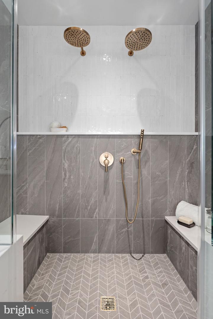 1565 FOREST VILLA LN, MCLEAN, Virginia 22101, 6 Bedrooms Bedrooms, ,6 BathroomsBathrooms,Residential,For sale,1565 FOREST VILLA LN,VAFX2287756 MLS # VAFX2287756