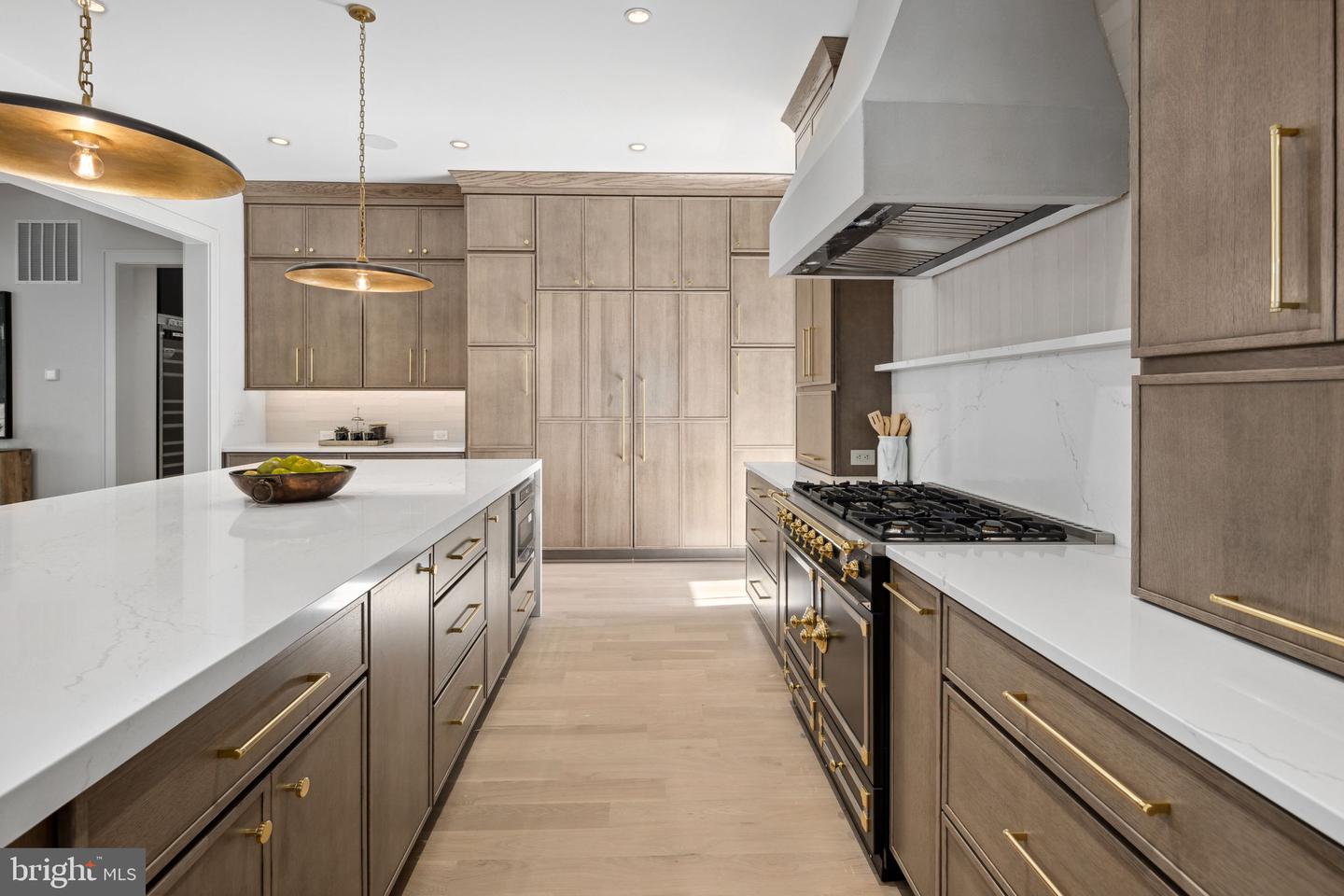 1565 FOREST VILLA LN, MCLEAN, Virginia 22101, 6 Bedrooms Bedrooms, ,6 BathroomsBathrooms,Residential,For sale,1565 FOREST VILLA LN,VAFX2287756 MLS # VAFX2287756