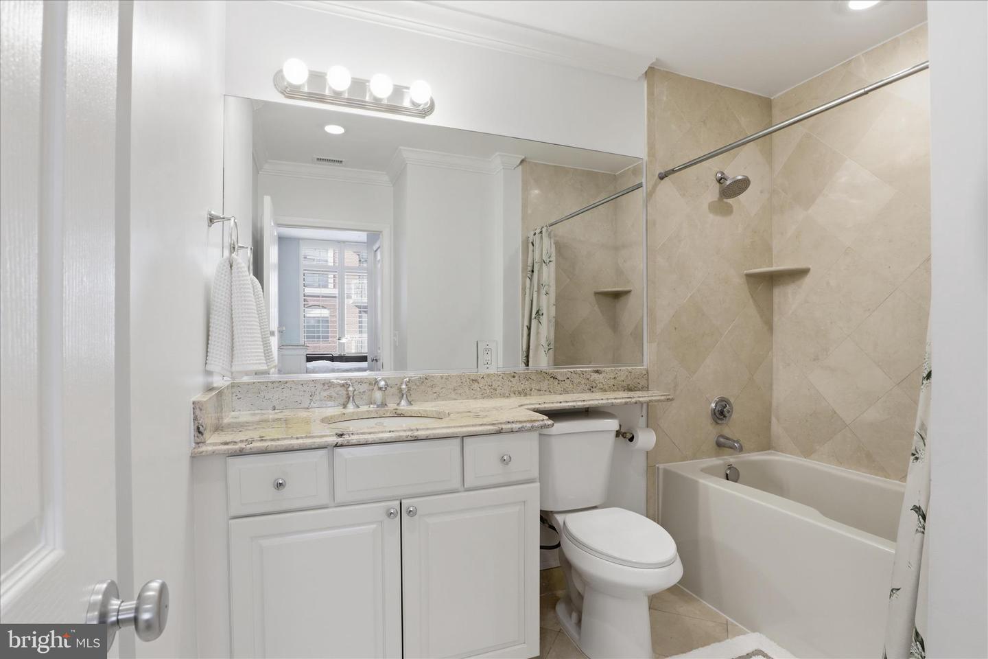 1201 N GARFIELD ST #204, ARLINGTON, Virginia 22201, 2 Bedrooms Bedrooms, ,1 BathroomBathrooms,Residential,For sale,1201 N GARFIELD ST #204,VAAR2068228 MLS # VAAR2068228