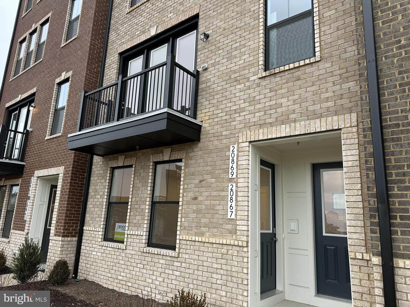 20867 MURRY FALLS TERRACE #195, ASHBURN, Virginia 20147, 2 Bedrooms Bedrooms, ,2 BathroomsBathrooms,Residential,For sale,20867 MURRY FALLS TERRACE #195,VALO2114856 MLS # VALO2114856