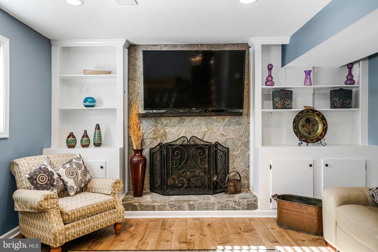 2314 APPLE HILL RD, ALEXANDRIA, Virginia 22308, 5 Bedrooms Bedrooms, ,3 BathroomsBathrooms,Residential,For sale,2314 APPLE HILL RD,VAFX2287978 MLS # VAFX2287978