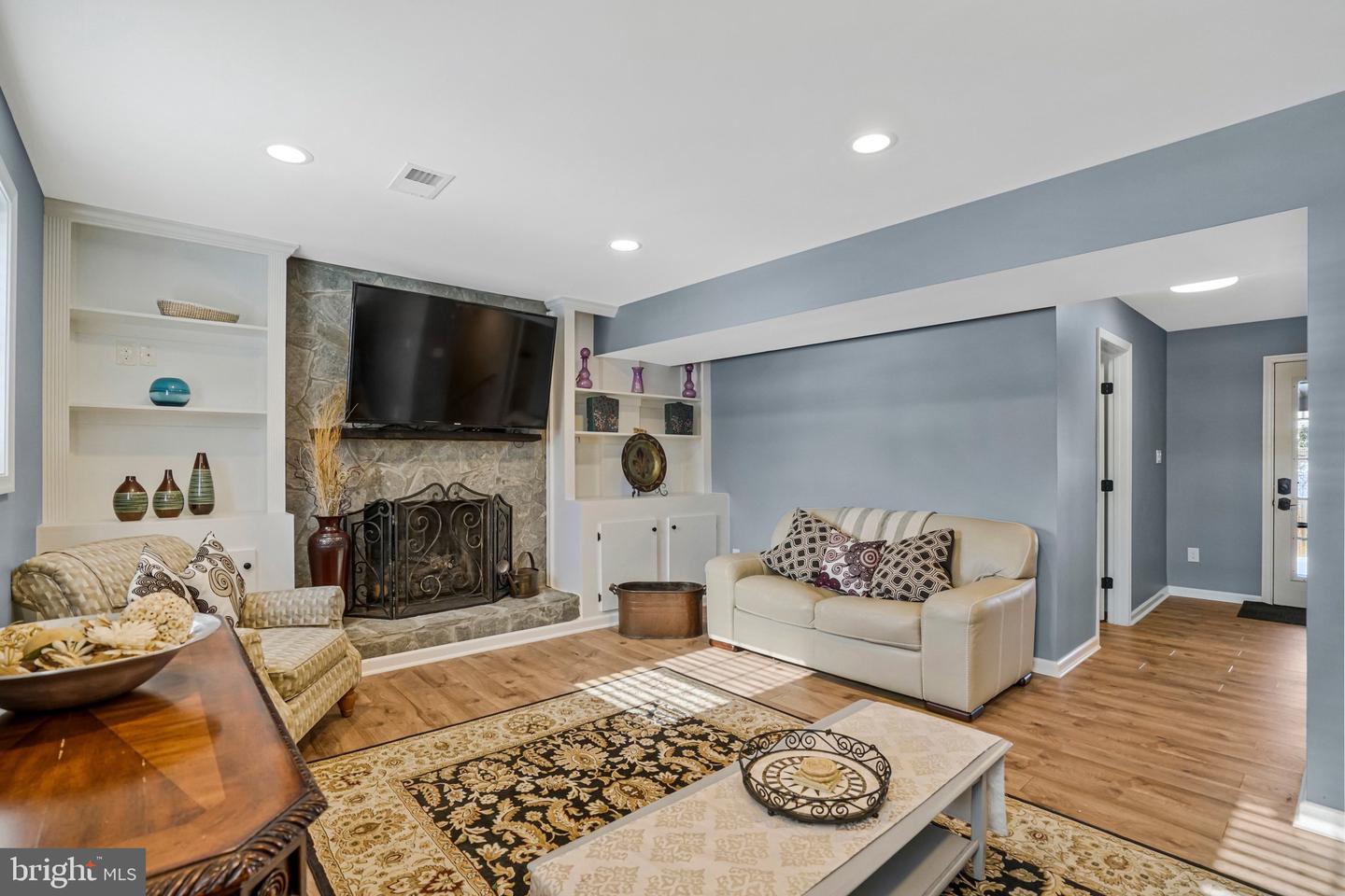 2314 APPLE HILL RD, ALEXANDRIA, Virginia 22308, 5 Bedrooms Bedrooms, ,3 BathroomsBathrooms,Residential,For sale,2314 APPLE HILL RD,VAFX2287978 MLS # VAFX2287978