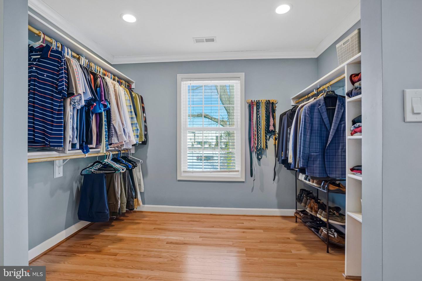 2314 APPLE HILL RD, ALEXANDRIA, Virginia 22308, 5 Bedrooms Bedrooms, ,3 BathroomsBathrooms,Residential,For sale,2314 APPLE HILL RD,VAFX2287978 MLS # VAFX2287978