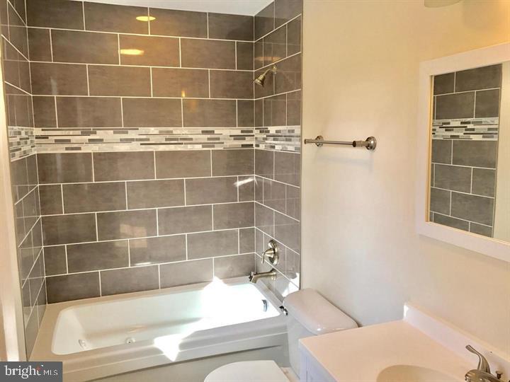 120 RIDGE TOP LN., LINDEN, Virginia 22642, 3 Bedrooms Bedrooms, ,2 BathroomsBathrooms,Residential,For sale,120 RIDGE TOP LN.,VAWR2013278 MLS # VAWR2013278