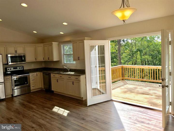 120 RIDGE TOP LN., LINDEN, Virginia 22642, 3 Bedrooms Bedrooms, ,2 BathroomsBathrooms,Residential,For sale,120 RIDGE TOP LN.,VAWR2013278 MLS # VAWR2013278