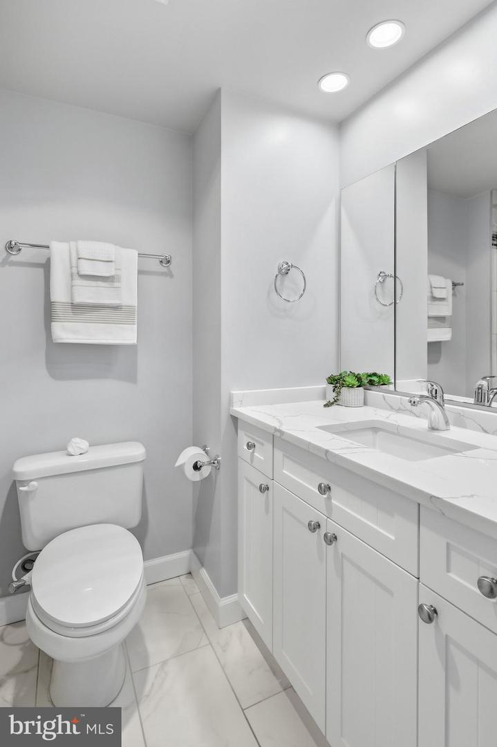 3101 N HAMPTON DR #718, ALEXANDRIA, Virginia 22302, 2 Bedrooms Bedrooms, ,2 BathroomsBathrooms,Residential,For sale,3101 N HAMPTON DR #718,VAAX2053638 MLS # VAAX2053638