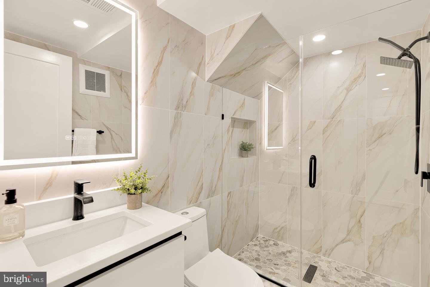 3923 14TH ST NW #5, WASHINGTON, District Of Columbia 20011, 2 Bedrooms Bedrooms, ,2 BathroomsBathrooms,Residential,For sale,3923 14TH ST NW #5,DCDC2243836 MLS # DCDC2243836