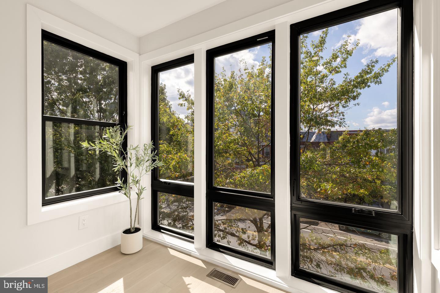 3923 14TH ST NW #5, WASHINGTON, District Of Columbia 20011, 2 Bedrooms Bedrooms, ,2 BathroomsBathrooms,Residential,For sale,3923 14TH ST NW #5,DCDC2243836 MLS # DCDC2243836