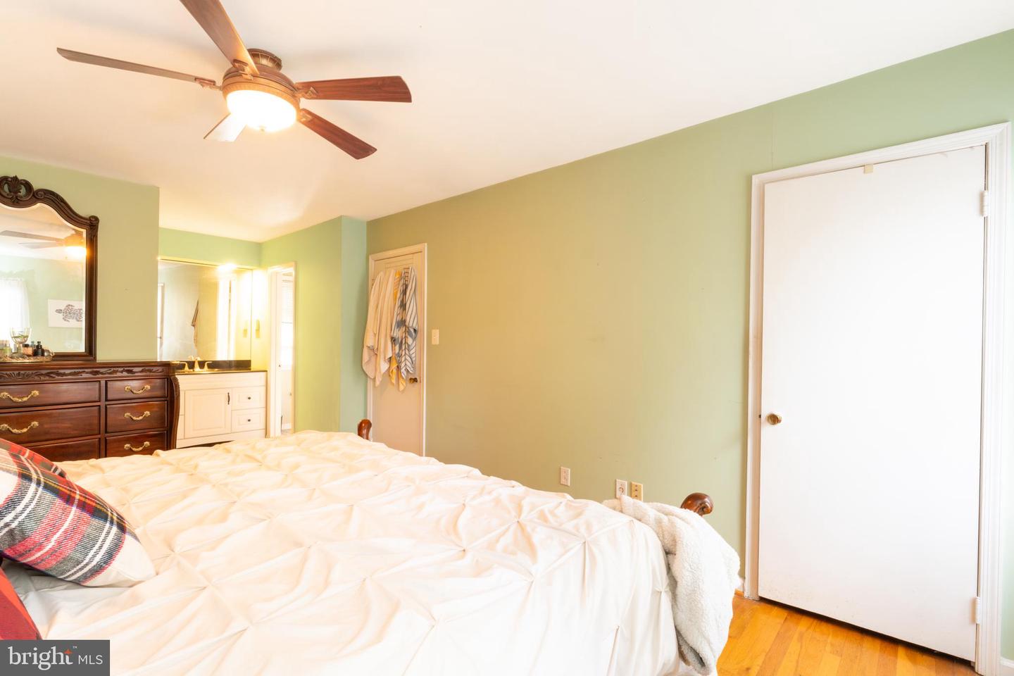 9723 COUNSELLOR DR, VIENNA, Virginia 22181, 4 Bedrooms Bedrooms, ,2 BathroomsBathrooms,Residential,For sale,9723 COUNSELLOR DR,VAFX2210480 MLS # VAFX2210480