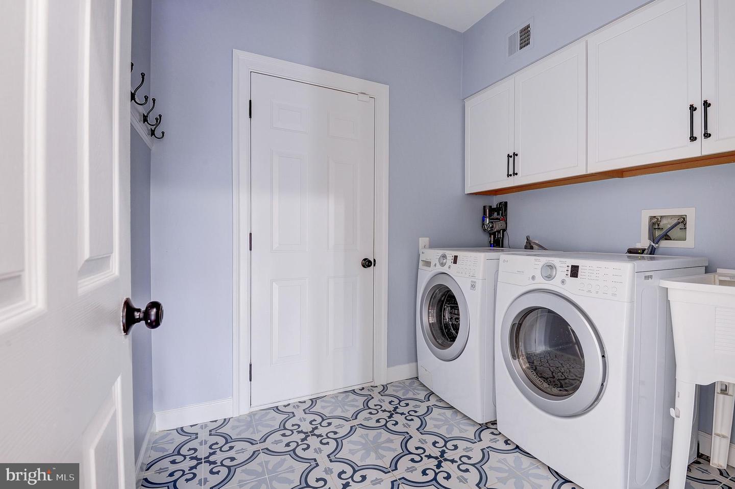 11913 CHAMPION LAKE CT, HERNDON, Virginia 20170, 4 Bedrooms Bedrooms, 12 Rooms Rooms,3 BathroomsBathrooms,Residential,For sale,11913 CHAMPION LAKE CT,VAFX2286234 MLS # VAFX2286234