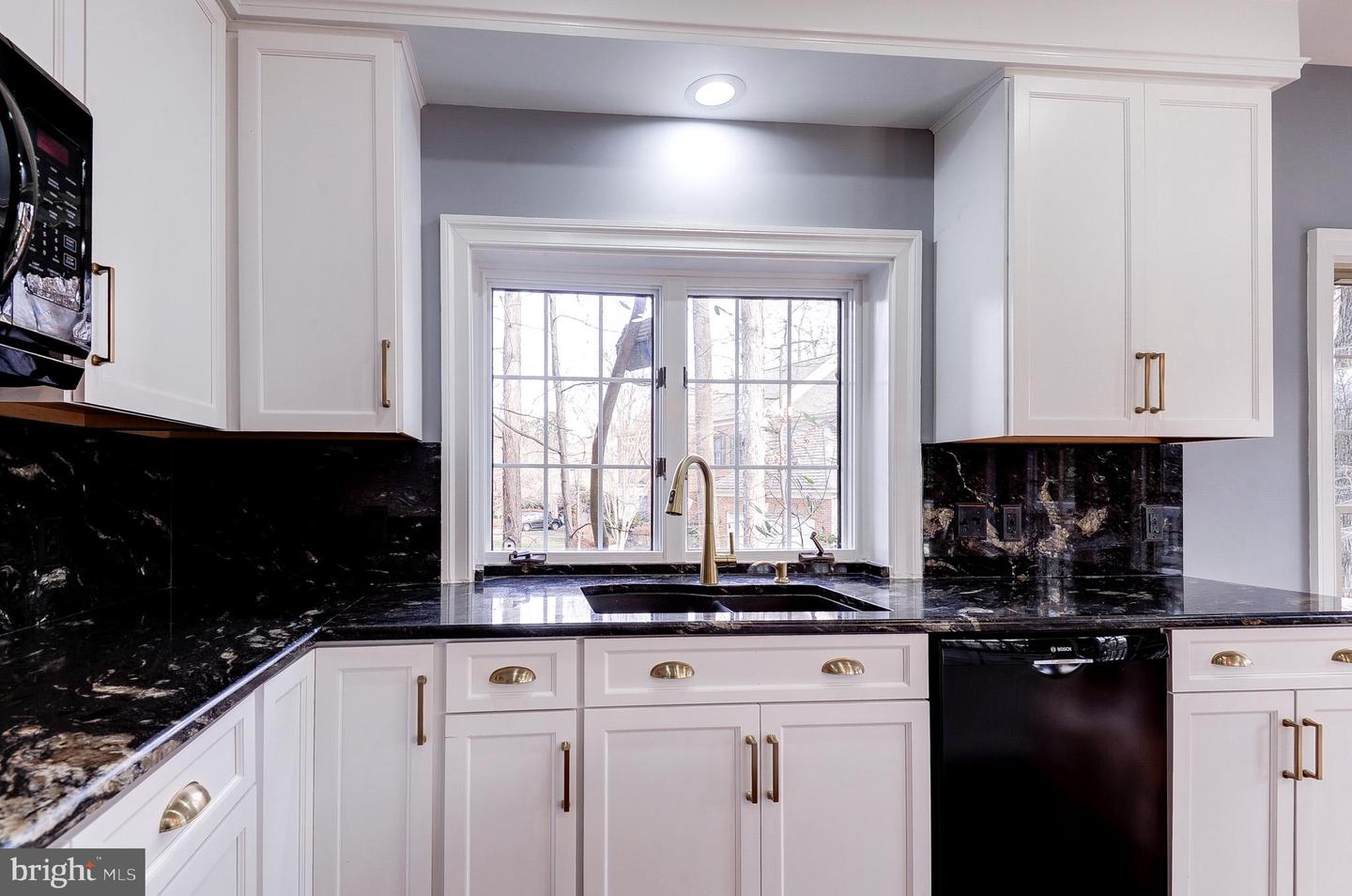 11913 CHAMPION LAKE CT, HERNDON, Virginia 20170, 4 Bedrooms Bedrooms, 12 Rooms Rooms,3 BathroomsBathrooms,Residential,For sale,11913 CHAMPION LAKE CT,VAFX2286234 MLS # VAFX2286234