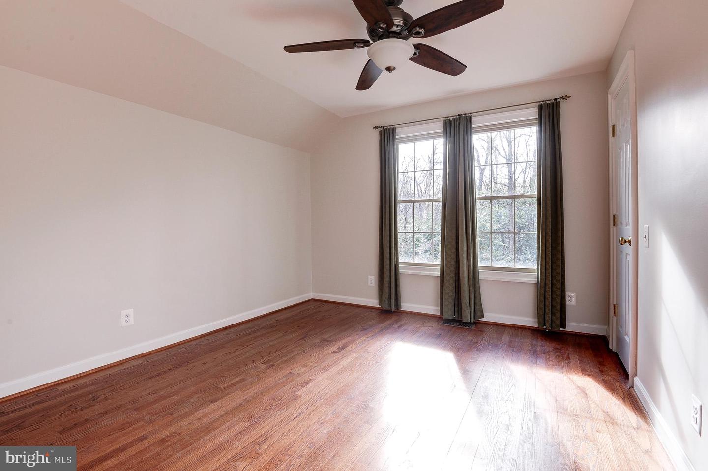 11913 CHAMPION LAKE CT, HERNDON, Virginia 20170, 4 Bedrooms Bedrooms, 12 Rooms Rooms,3 BathroomsBathrooms,Residential,For sale,11913 CHAMPION LAKE CT,VAFX2286234 MLS # VAFX2286234