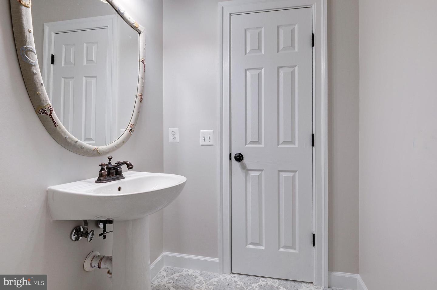 11913 CHAMPION LAKE CT, HERNDON, Virginia 20170, 4 Bedrooms Bedrooms, 12 Rooms Rooms,3 BathroomsBathrooms,Residential,For sale,11913 CHAMPION LAKE CT,VAFX2286234 MLS # VAFX2286234