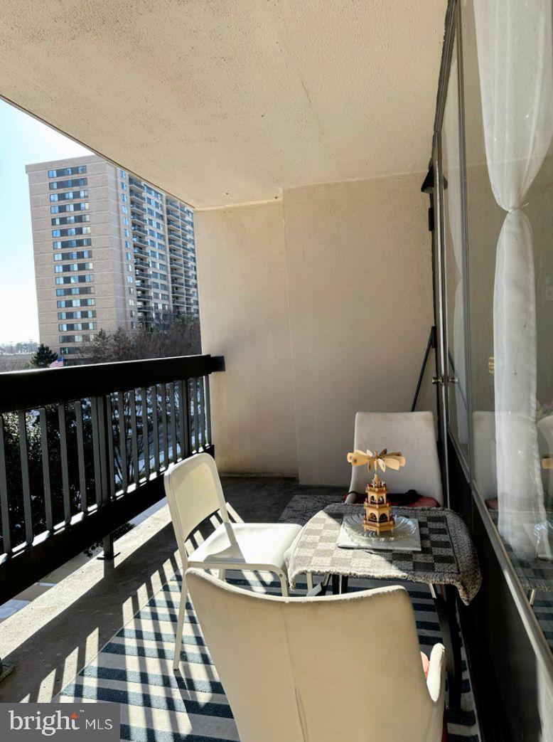 3701 S GEORGE MASON DR #401N, FALLS CHURCH, Virginia 22041, 1 Bedroom Bedrooms, ,1 BathroomBathrooms,Residential,For sale,3701 S GEORGE MASON DR #401N,VAFX2288056 MLS # VAFX2288056