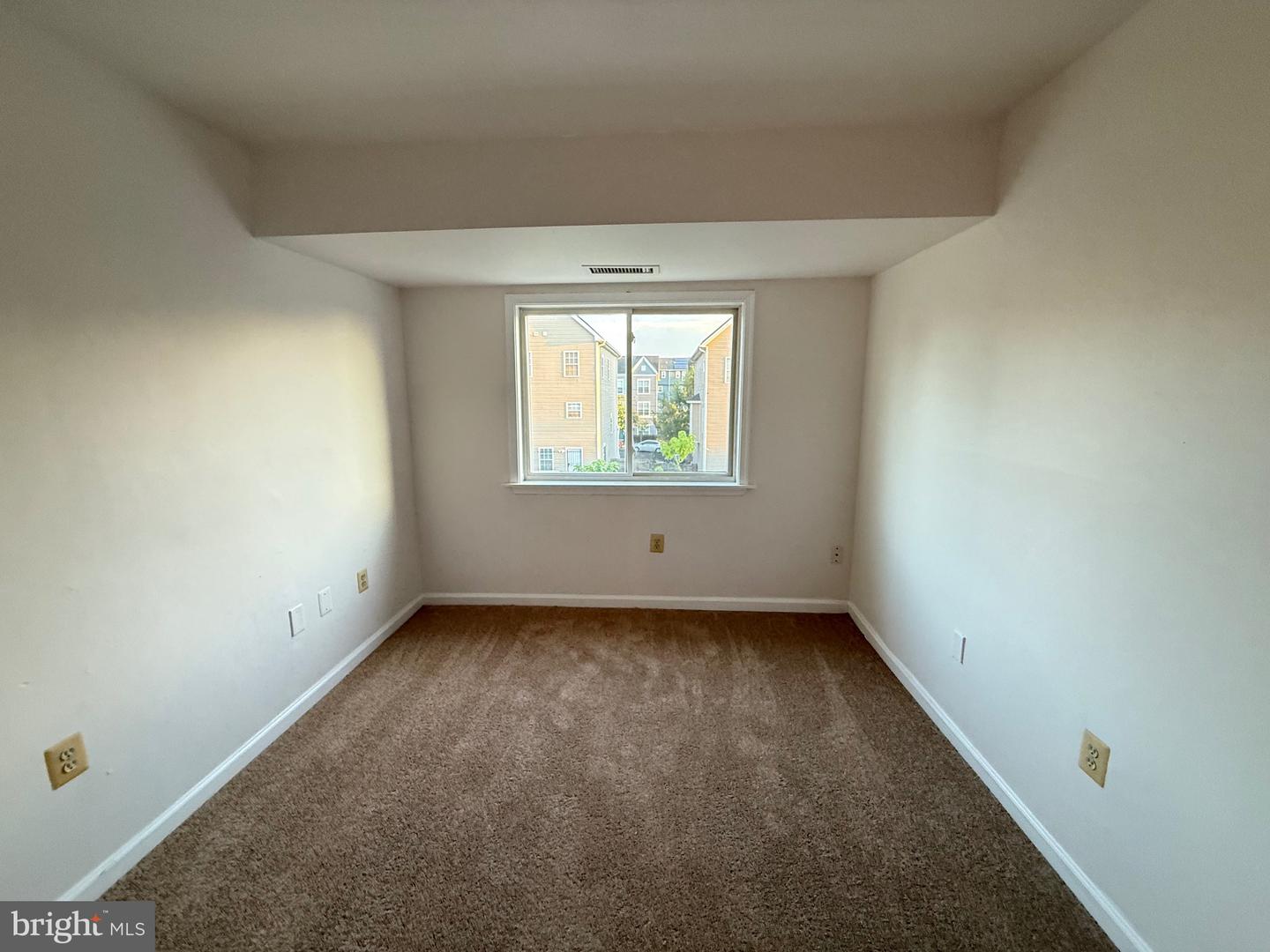 5009 D ST SE #303, WASHINGTON, District Of Columbia 20019, 1 Bedroom Bedrooms, ,1 BathroomBathrooms,Residential,For sale,5009 D ST SE #303,DCDC2243840 MLS # DCDC2243840