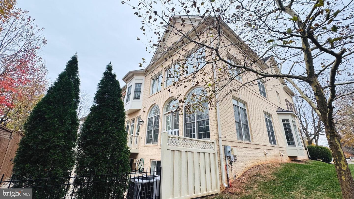 12798 FOX KEEP RUN, FAIRFAX, Virginia 22033, 4 Bedrooms Bedrooms, 17 Rooms Rooms,Residential,For sale,12798 FOX KEEP RUN,VAFX2279654 MLS # VAFX2279654 12798 FOX KEEP RUN, FAIRFAX, Virginia 22033, 4 Bedrooms Bedrooms, 17 Rooms Rooms,Residential,For sale,12798 FOX KEEP RUN,VAFX2279654 MLS # VAFX2279654