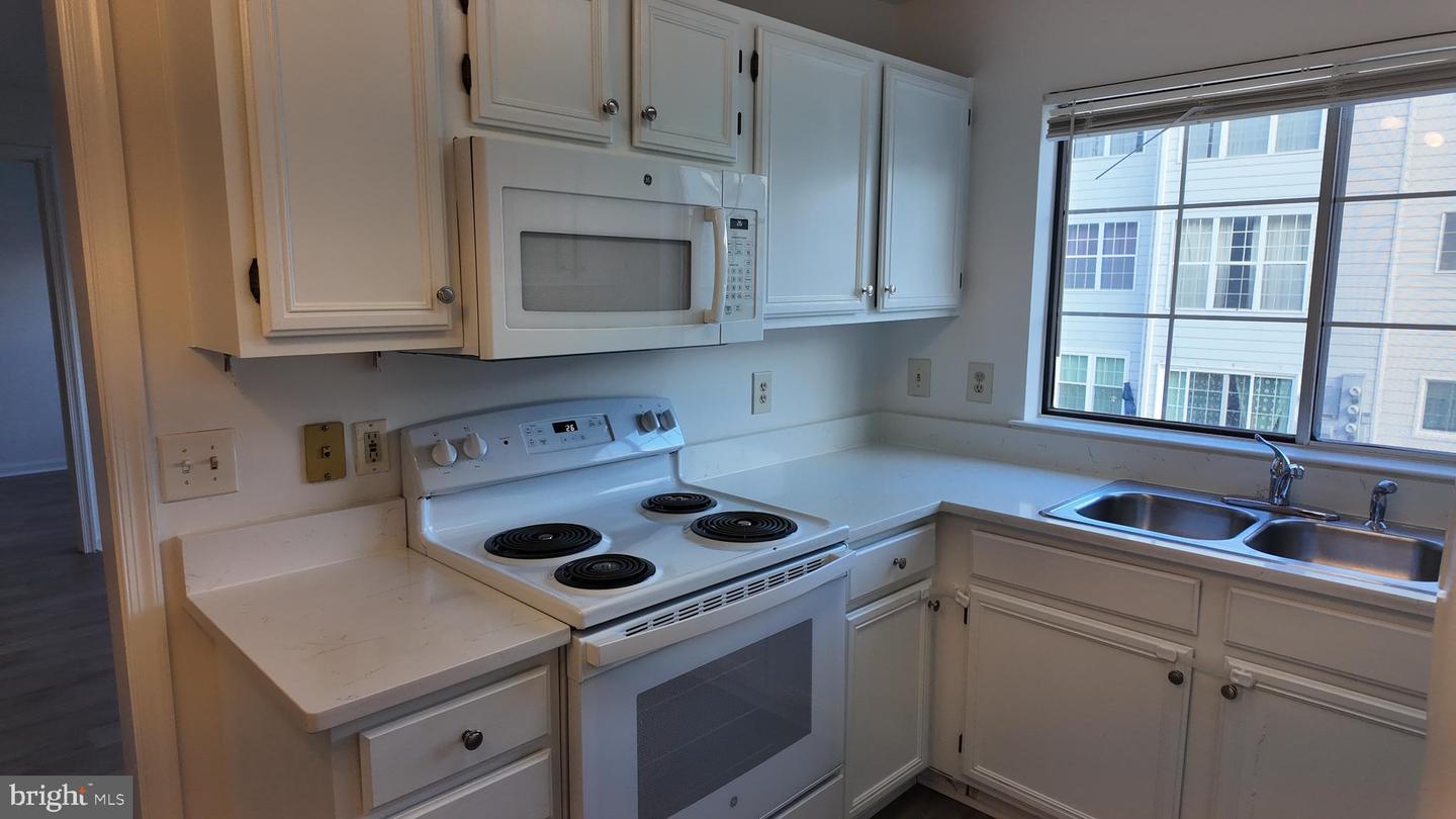 1123 HUNTMASTER TER NE #202, LEESBURG, Virginia 20176, 2 Bedrooms Bedrooms, ,1 BathroomBathrooms,Residential,For sale,1123 HUNTMASTER TER NE #202,VALO2113784 MLS # VALO2113784