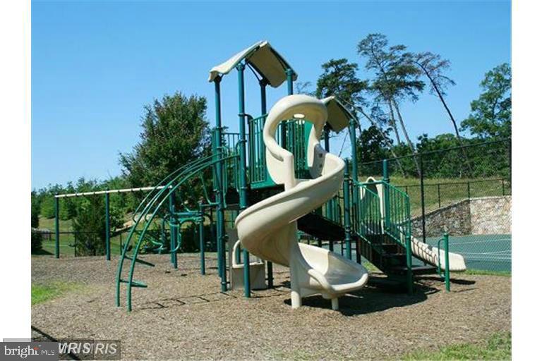 1205 SAUNDERS DR, FREDERICKSBURG, Virginia 22401, 3 Bedrooms Bedrooms, ,3 BathroomsBathrooms,Residential,For sale,1205 SAUNDERS DR,VAFB2009552 MLS # VAFB2009552