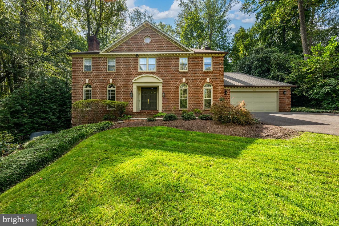 1109 OLD CEDAR RD, MCLEAN, Virginia 22102, 4 Bedrooms Bedrooms, ,4 BathroomsBathrooms,Residential,For sale,1109 OLD CEDAR RD,VAFX2286674 MLS # VAFX2286674