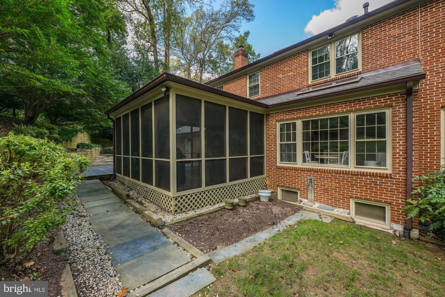 1109 OLD CEDAR RD, MCLEAN, Virginia 22102, 4 Bedrooms Bedrooms, ,4 BathroomsBathrooms,Residential,For sale,1109 OLD CEDAR RD,VAFX2286674 MLS # VAFX2286674