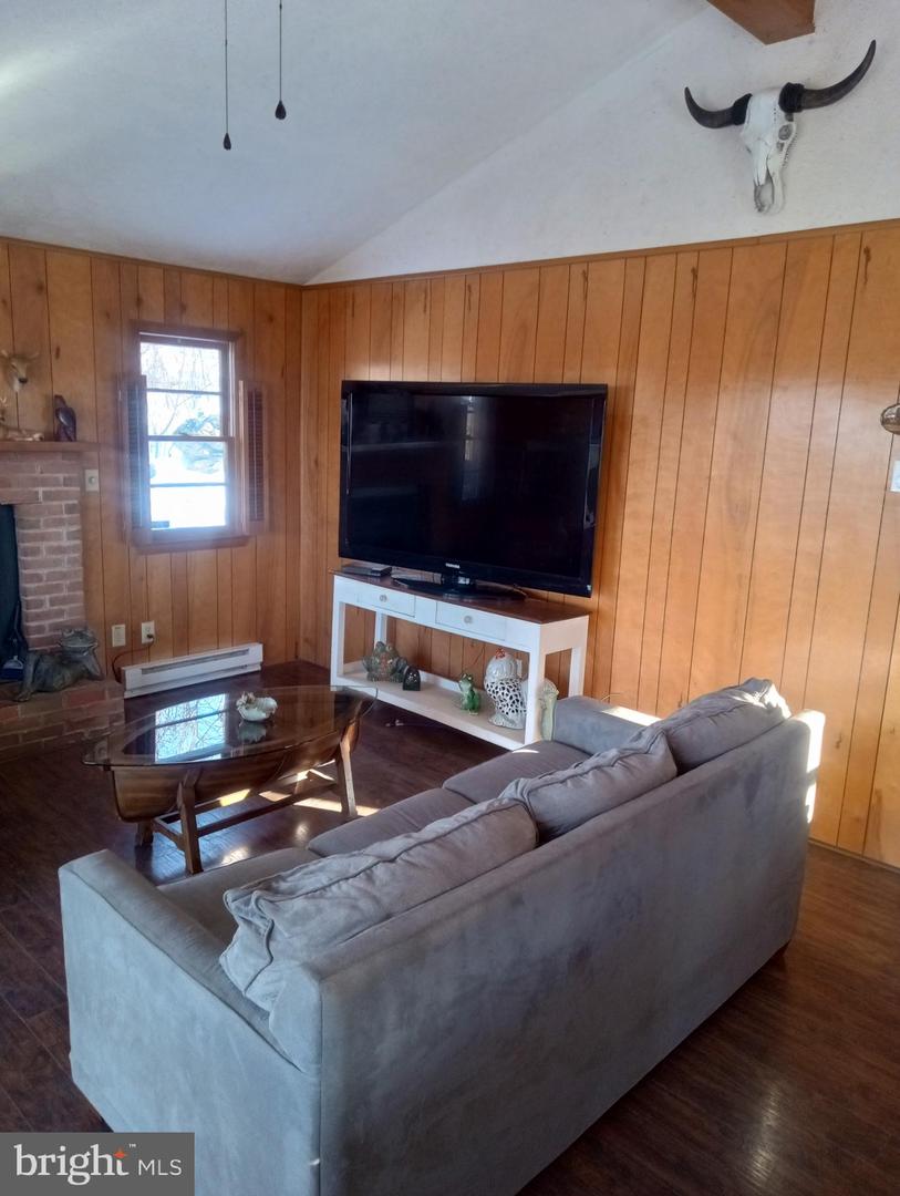 155 PEE WEE LN, LINDEN, Virginia 22642, 2 Bedrooms Bedrooms, ,1 BathroomBathrooms,Residential,For sale,155 PEE WEE LN,VAWR2013250 MLS # VAWR2013250