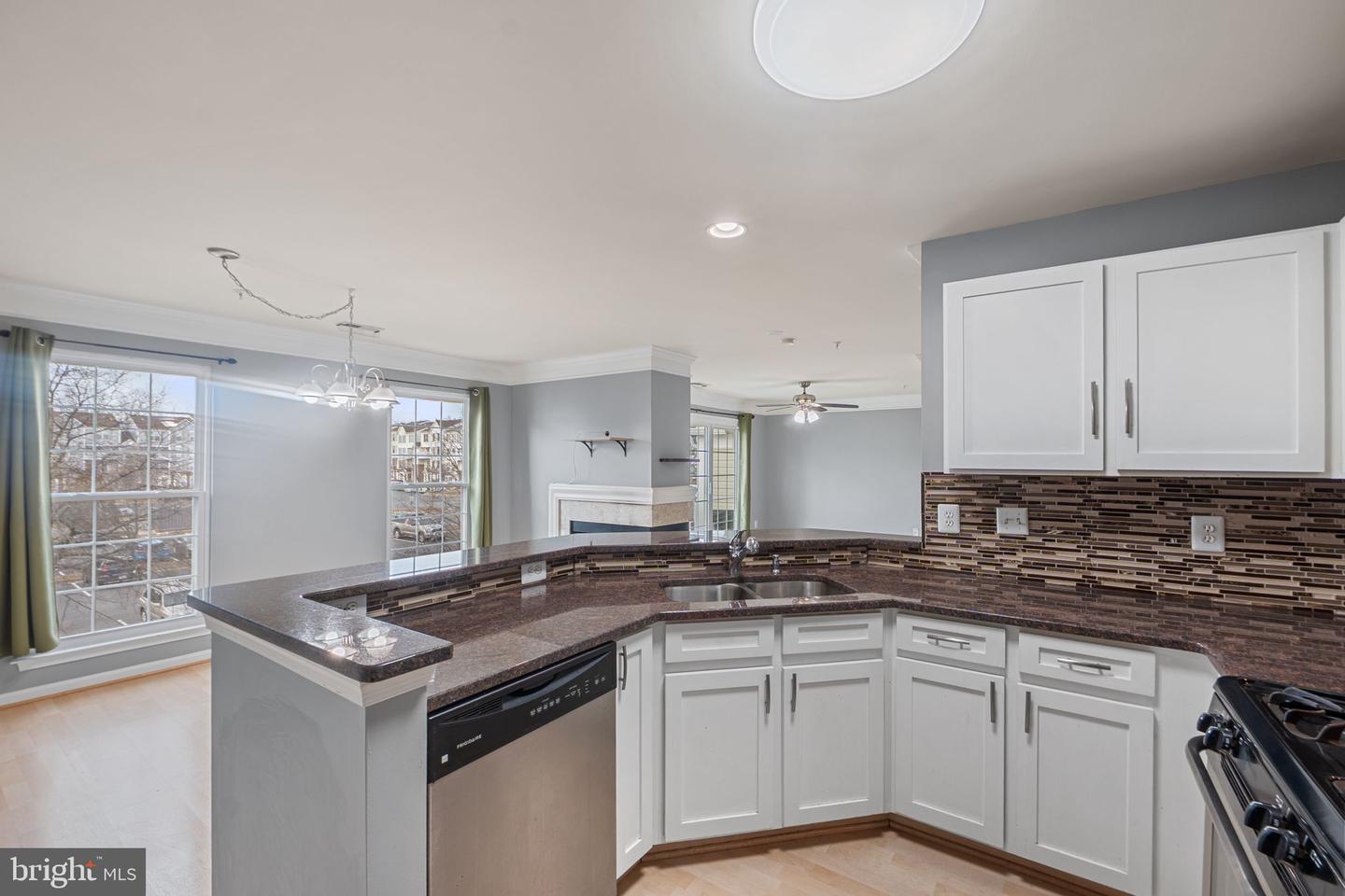 46966 COURTYARD SQ #301, STERLING, Virginia 20164, 2 Bedrooms Bedrooms, ,2 BathroomsBathrooms,Residential,For sale,46966 COURTYARD SQ #301,VALO2114834 MLS # VALO2114834