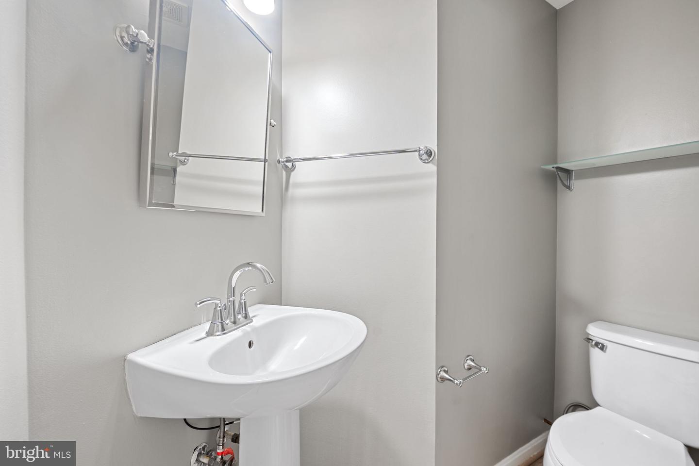 46966 COURTYARD SQ #301, STERLING, Virginia 20164, 2 Bedrooms Bedrooms, ,2 BathroomsBathrooms,Residential,For sale,46966 COURTYARD SQ #301,VALO2114834 MLS # VALO2114834