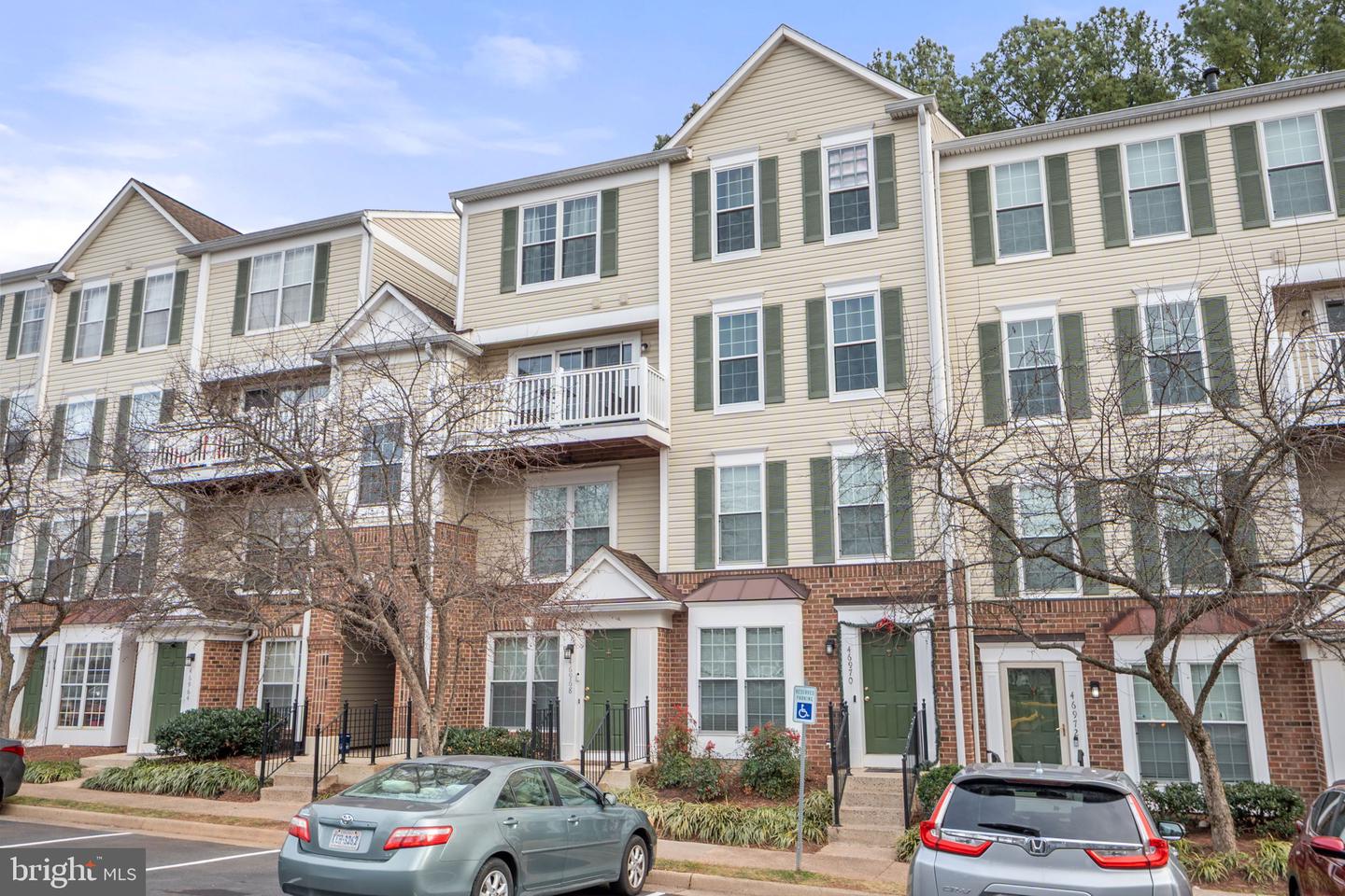 46966 COURTYARD SQ #301, STERLING, Virginia 20164, 2 Bedrooms Bedrooms, ,2 BathroomsBathrooms,Residential,For sale,46966 COURTYARD SQ #301,VALO2114834 MLS # VALO2114834
