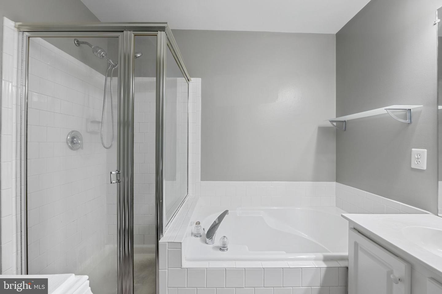 46966 COURTYARD SQ #301, STERLING, Virginia 20164, 2 Bedrooms Bedrooms, ,2 BathroomsBathrooms,Residential,For sale,46966 COURTYARD SQ #301,VALO2114834 MLS # VALO2114834