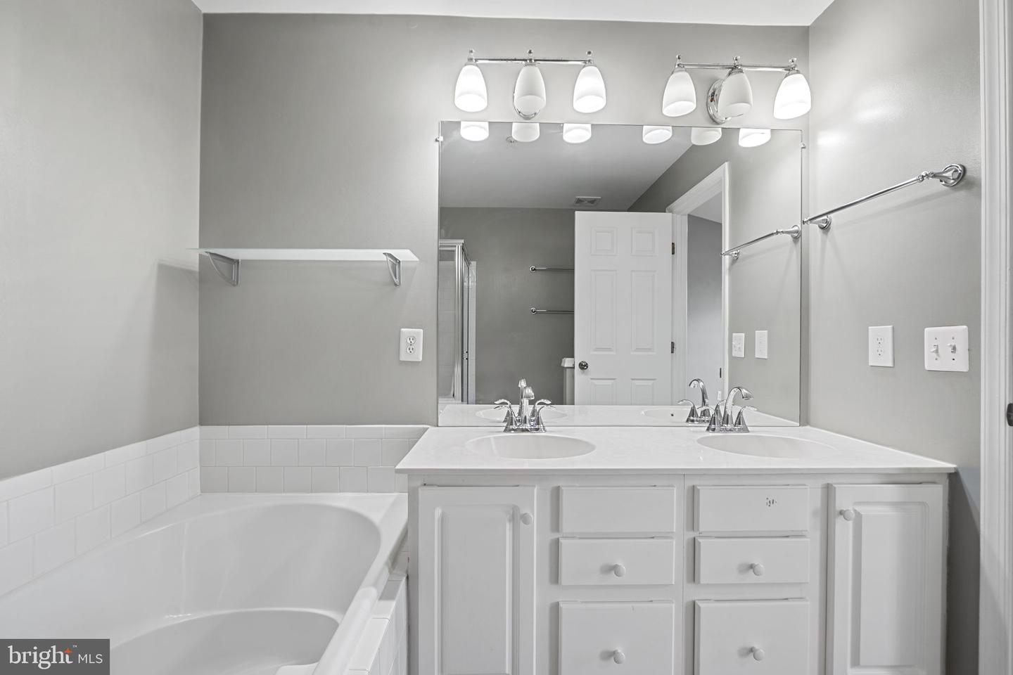 46966 COURTYARD SQ #301, STERLING, Virginia 20164, 2 Bedrooms Bedrooms, ,2 BathroomsBathrooms,Residential,For sale,46966 COURTYARD SQ #301,VALO2114834 MLS # VALO2114834