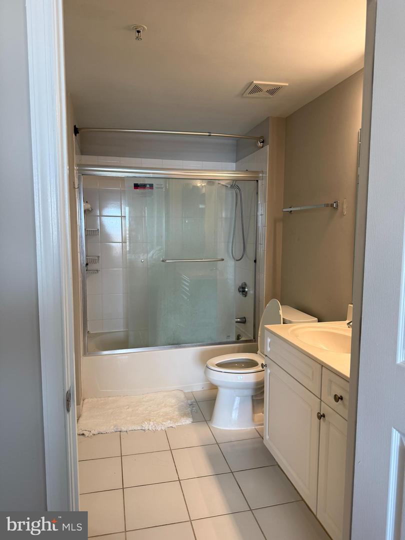 2726 GALLOWS RD #915, VIENNA, Virginia 22180, 1 Bedroom Bedrooms, ,1 BathroomBathrooms,Residential,For sale,2726 GALLOWS RD #915,VAFX2288128 MLS # VAFX2288128 2726 GALLOWS RD #915, VIENNA, Virginia 22180, 1 Bedroom Bedrooms, ,1 BathroomBathrooms,Residential,For sale,2726 GALLOWS RD #915,VAFX2288128 MLS # VAFX2288128