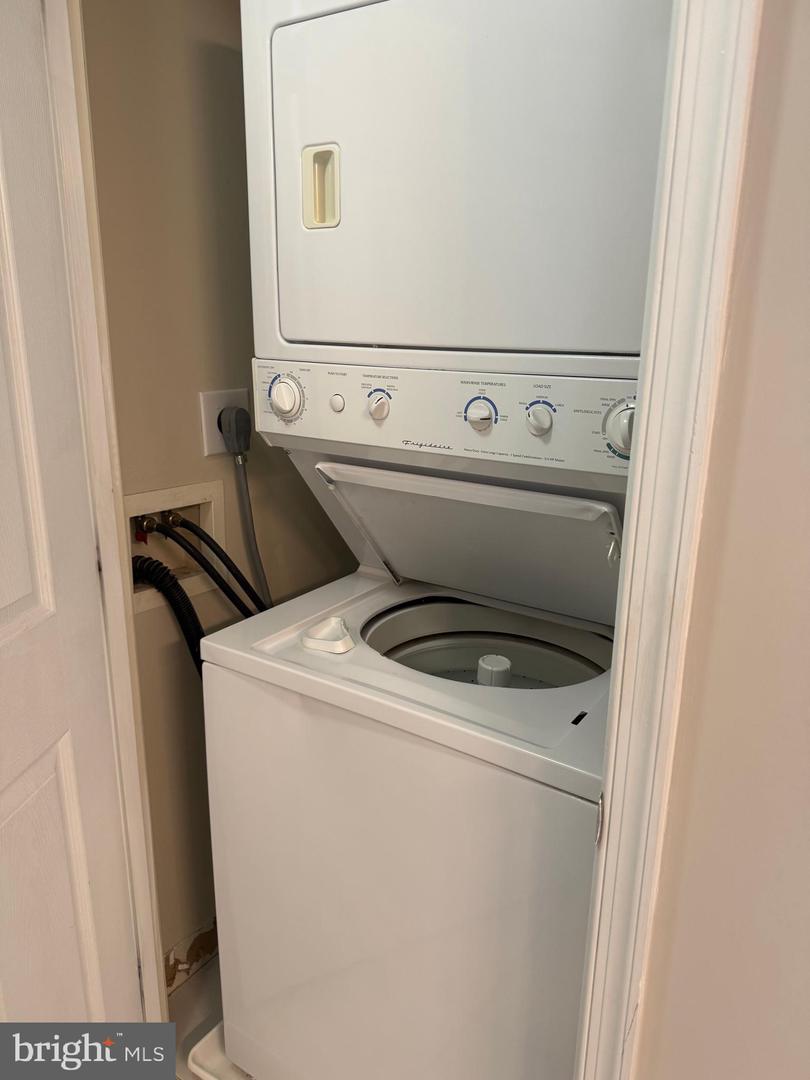 2726 GALLOWS RD #915, VIENNA, Virginia 22180, 1 Bedroom Bedrooms, ,1 BathroomBathrooms,Residential,For sale,2726 GALLOWS RD #915,VAFX2288128 MLS # VAFX2288128 2726 GALLOWS RD #915, VIENNA, Virginia 22180, 1 Bedroom Bedrooms, ,1 BathroomBathrooms,Residential,For sale,2726 GALLOWS RD #915,VAFX2288128 MLS # VAFX2288128