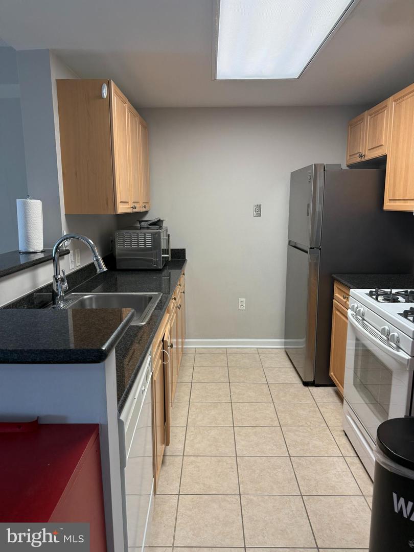 2726 GALLOWS RD #915, VIENNA, Virginia 22180, 1 Bedroom Bedrooms, ,1 BathroomBathrooms,Residential,For sale,2726 GALLOWS RD #915,VAFX2288128 MLS # VAFX2288128 2726 GALLOWS RD #915, VIENNA, Virginia 22180, 1 Bedroom Bedrooms, ,1 BathroomBathrooms,Residential,For sale,2726 GALLOWS RD #915,VAFX2288128 MLS # VAFX2288128