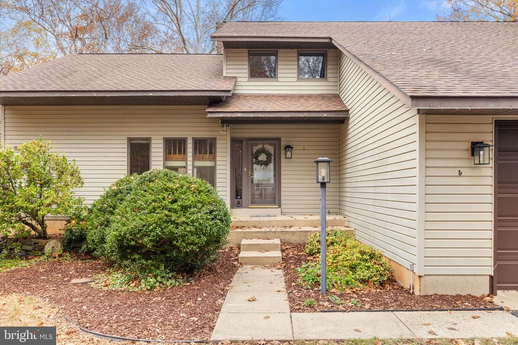 8423 LOCK LN, WARRENTON, Virginia 20186, 3 Bedrooms Bedrooms, ,3 BathroomsBathrooms,Residential,8423 LOCK LN,VAFQ2019994 MLS # VAFQ2019994