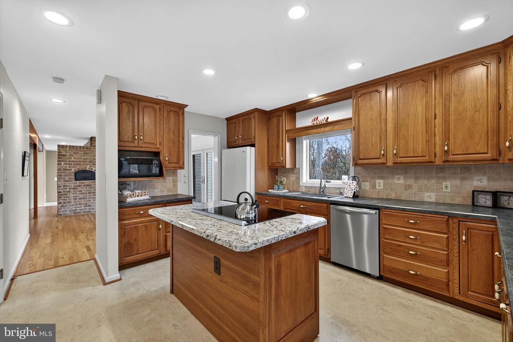 8423 LOCK LN, WARRENTON, Virginia 20186, 3 Bedrooms Bedrooms, ,3 BathroomsBathrooms,Residential,8423 LOCK LN,VAFQ2019994 MLS # VAFQ2019994