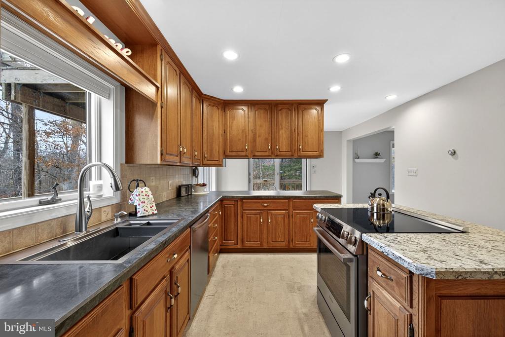 8423 LOCK LN, WARRENTON, Virginia 20186, 3 Bedrooms Bedrooms, ,3 BathroomsBathrooms,Residential,8423 LOCK LN,VAFQ2019994 MLS # VAFQ2019994