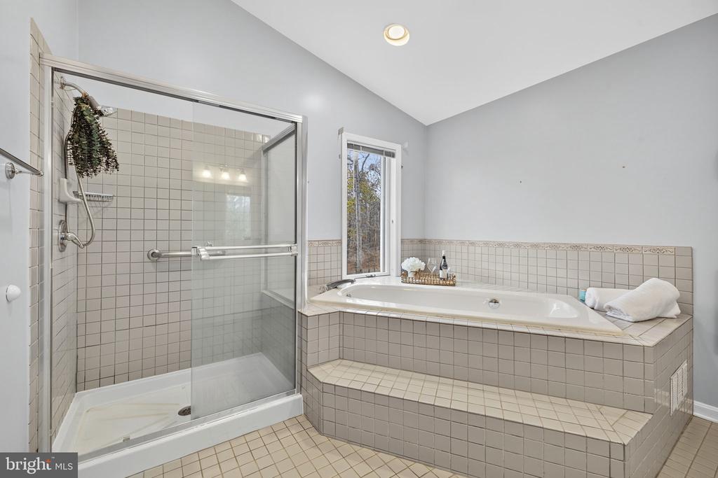 8423 LOCK LN, WARRENTON, Virginia 20186, 3 Bedrooms Bedrooms, ,3 BathroomsBathrooms,Residential,8423 LOCK LN,VAFQ2019994 MLS # VAFQ2019994