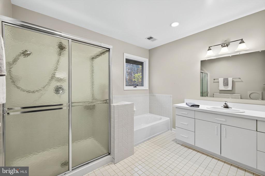 8423 LOCK LN, WARRENTON, Virginia 20186, 3 Bedrooms Bedrooms, ,3 BathroomsBathrooms,Residential,8423 LOCK LN,VAFQ2019994 MLS # VAFQ2019994