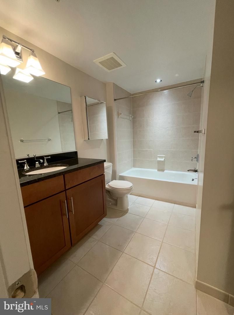 525 N FAYETTE ST #218, ALEXANDRIA, Virginia 22314, 2 Bedrooms Bedrooms, ,2 BathroomsBathrooms,Residential,For sale,525 N FAYETTE ST #218,VAAX2053430 MLS # VAAX2053430