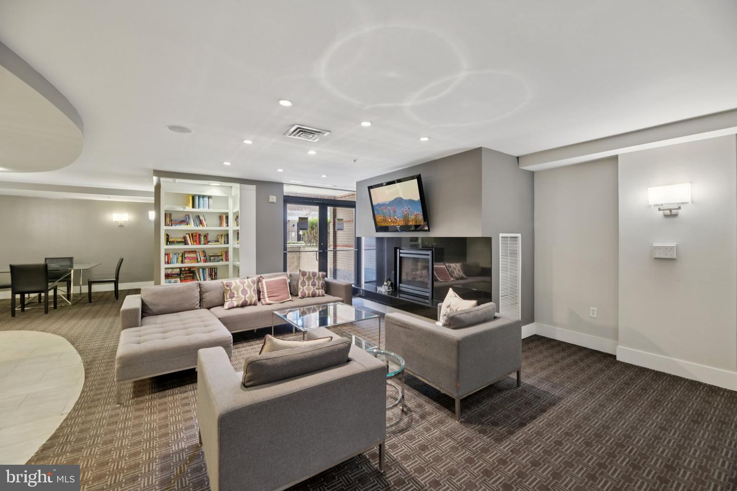 525 N FAYETTE ST #218, ALEXANDRIA, Virginia 22314, 2 Bedrooms Bedrooms, ,2 BathroomsBathrooms,Residential,For sale,525 N FAYETTE ST #218,VAAX2053430 MLS # VAAX2053430