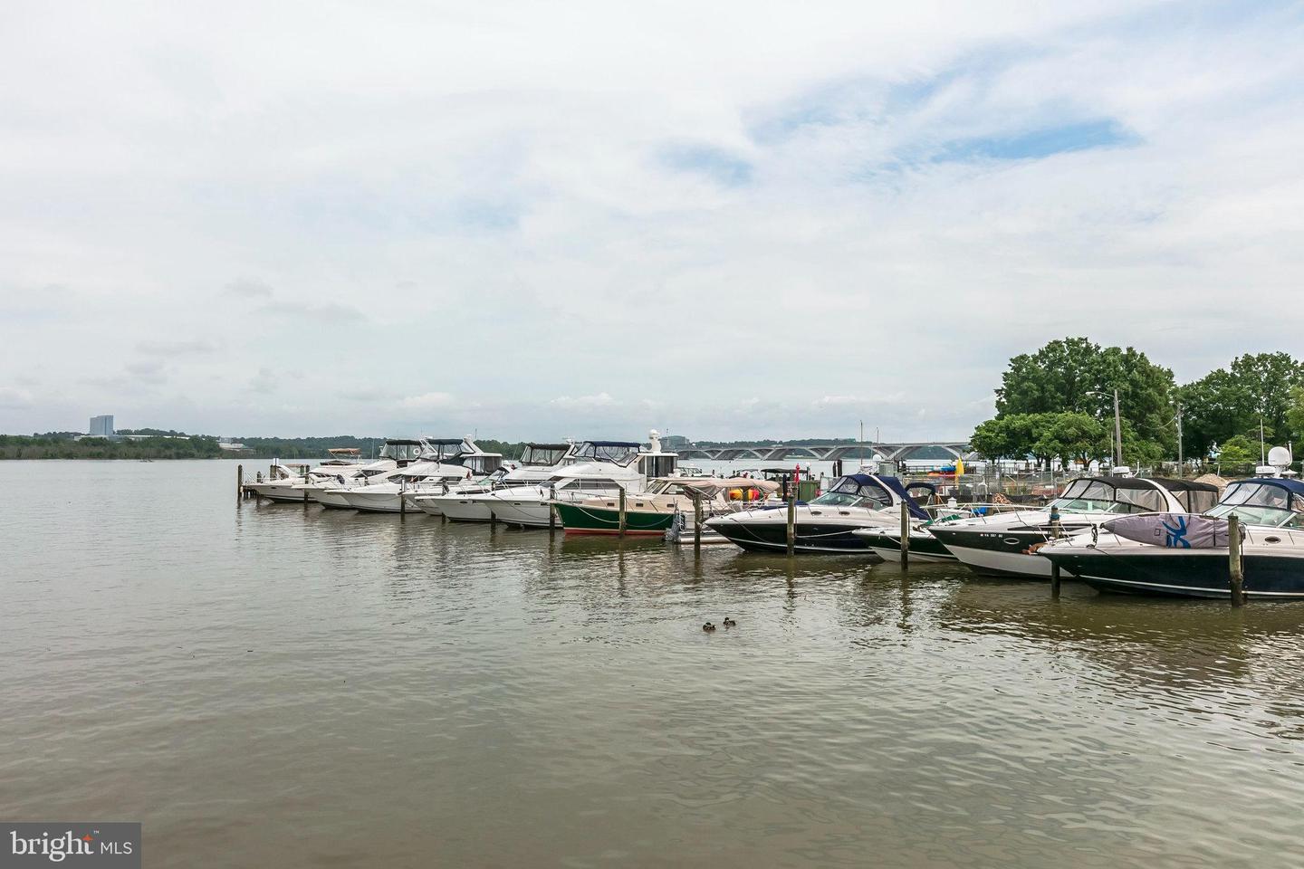 525 N FAYETTE ST #218, ALEXANDRIA, Virginia 22314, 2 Bedrooms Bedrooms, ,2 BathroomsBathrooms,Residential,For sale,525 N FAYETTE ST #218,VAAX2053430 MLS # VAAX2053430