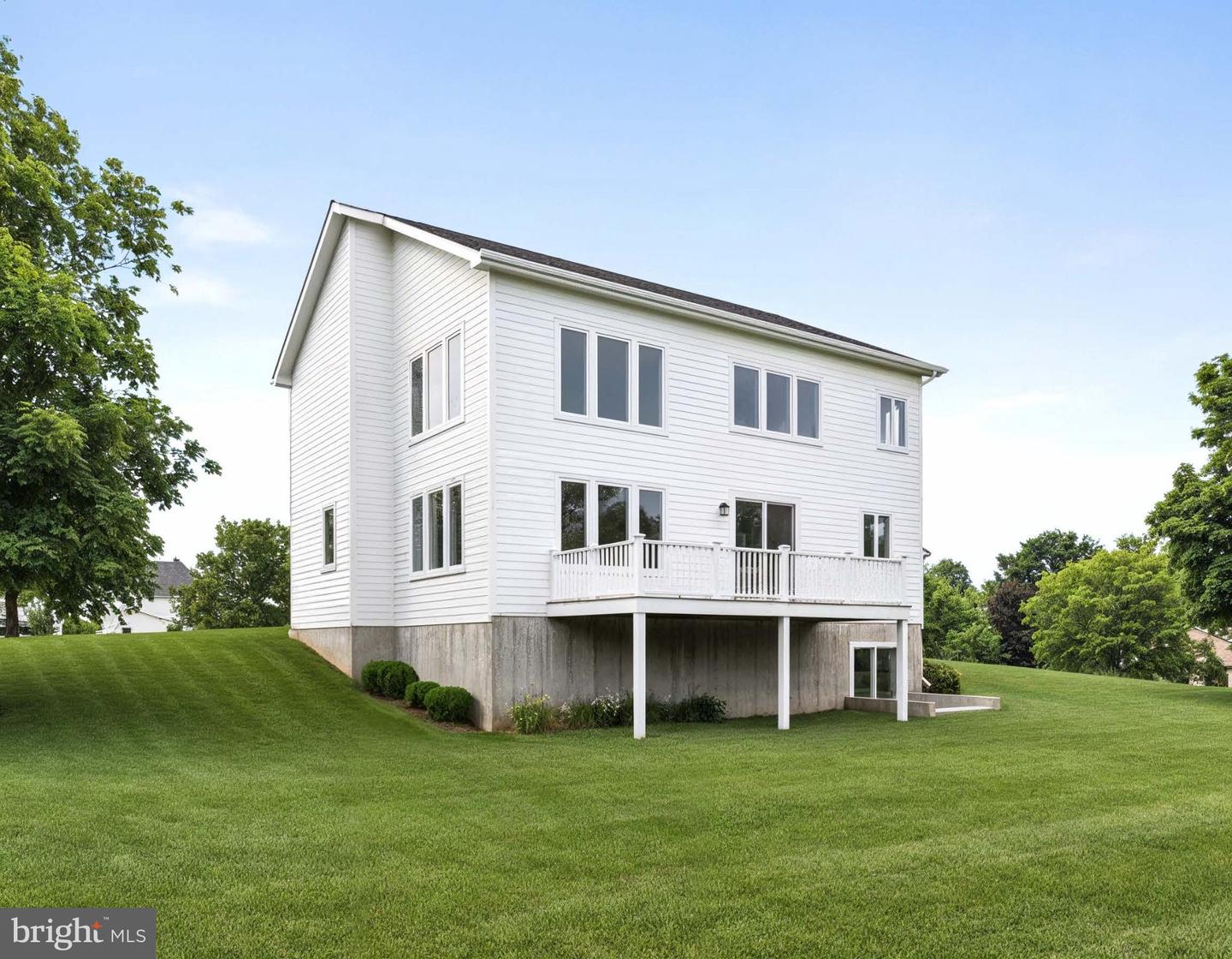 17991 OLD TRIANGLE RD, TRIANGLE, Virginia 22172, 5 Bedrooms Bedrooms, ,5 BathroomsBathrooms,Residential,For sale,17991 OLD TRIANGLE RD,VAPW2111532 MLS # VAPW2111532