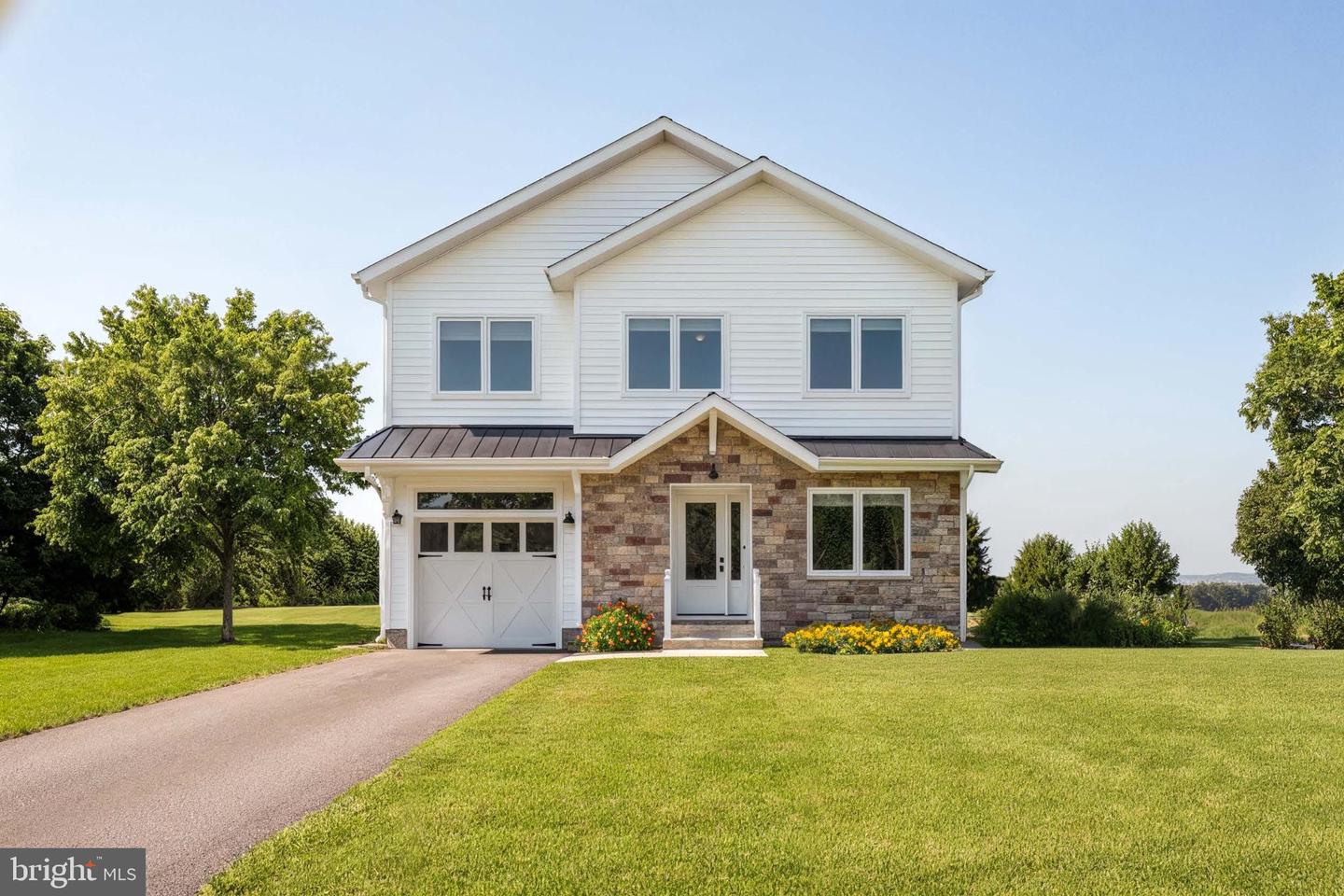 17997 OLD TRIANGLE RD, TRIANGLE, Virginia 22172, 5 Bedrooms Bedrooms, 17 Rooms Rooms,4 BathroomsBathrooms,Residential,For sale,17997 OLD TRIANGLE RD,VAPW2111538 MLS # VAPW2111538