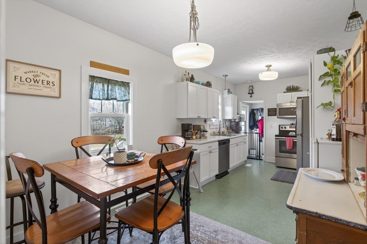 211 SECOND ST, SHENANDOAH, Virginia 22849, 2 Bedrooms Bedrooms, ,1 BathroomBathrooms,Residential,211 SECOND ST,672908 MLS # 672908 211 SECOND ST, SHENANDOAH, Virginia 22849, 2 Bedrooms Bedrooms, ,1 BathroomBathrooms,Residential,211 SECOND ST,672908 MLS # 672908