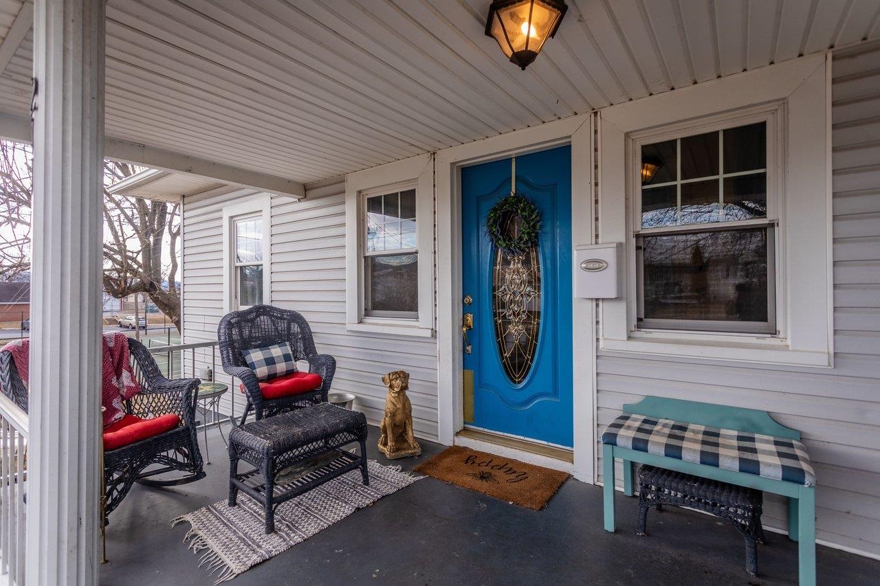 211 SECOND ST, SHENANDOAH, Virginia 22849, 2 Bedrooms Bedrooms, ,1 BathroomBathrooms,Residential,211 SECOND ST,672908 MLS # 672908 211 SECOND ST, SHENANDOAH, Virginia 22849, 2 Bedrooms Bedrooms, ,1 BathroomBathrooms,Residential,211 SECOND ST,672908 MLS # 672908