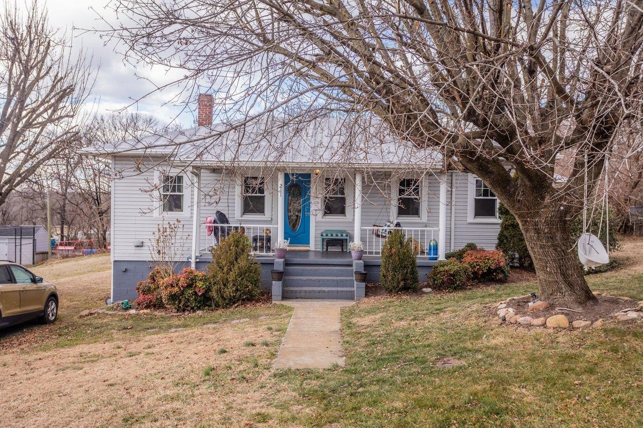 211 SECOND ST, SHENANDOAH, Virginia 22849, 2 Bedrooms Bedrooms, ,1 BathroomBathrooms,Residential,211 SECOND ST,672908 MLS # 672908 211 SECOND ST, SHENANDOAH, Virginia 22849, 2 Bedrooms Bedrooms, ,1 BathroomBathrooms,Residential,211 SECOND ST,672908 MLS # 672908