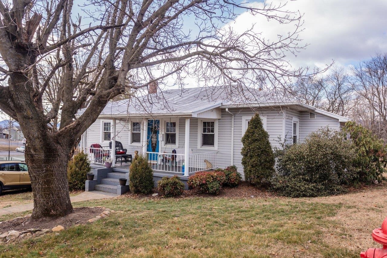 211 SECOND ST, SHENANDOAH, Virginia 22849, 2 Bedrooms Bedrooms, ,1 BathroomBathrooms,Residential,211 SECOND ST,672908 MLS # 672908 211 SECOND ST, SHENANDOAH, Virginia 22849, 2 Bedrooms Bedrooms, ,1 BathroomBathrooms,Residential,211 SECOND ST,672908 MLS # 672908