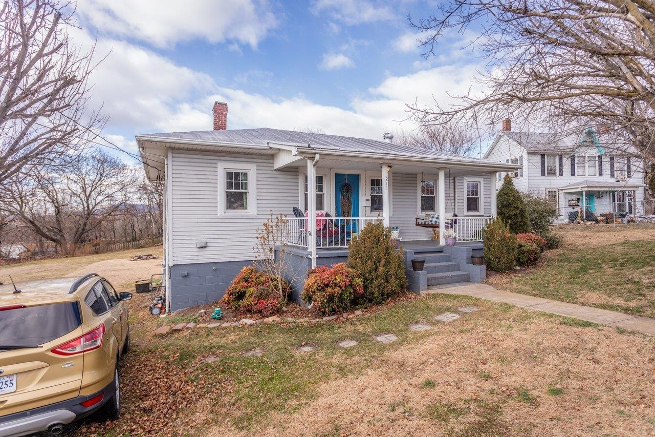 211 SECOND ST, SHENANDOAH, Virginia 22849, 2 Bedrooms Bedrooms, ,1 BathroomBathrooms,Residential,211 SECOND ST,672908 MLS # 672908 211 SECOND ST, SHENANDOAH, Virginia 22849, 2 Bedrooms Bedrooms, ,1 BathroomBathrooms,Residential,211 SECOND ST,672908 MLS # 672908